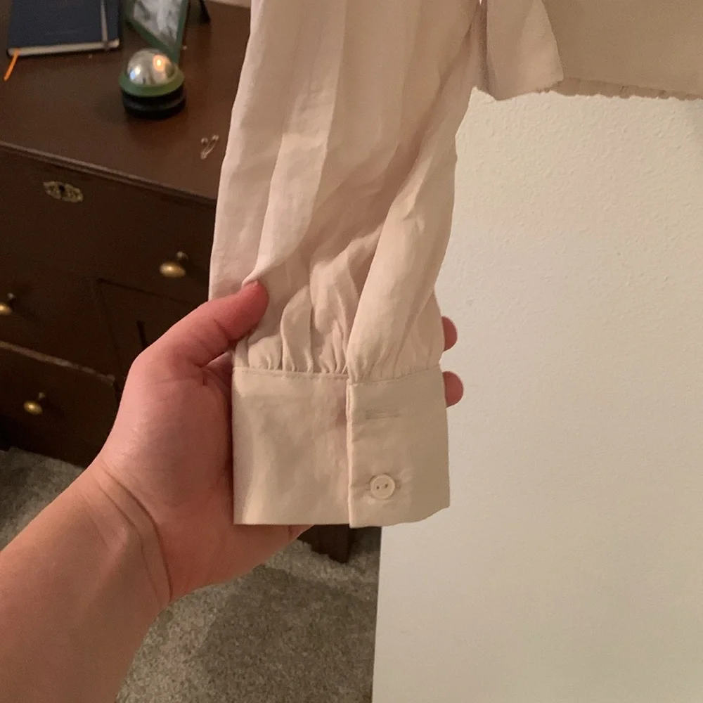 Cream wrap blouse - Picture 3 of 4
